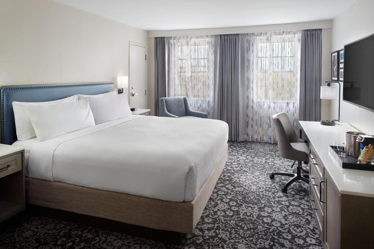 Four Points By Sheraton French Quarter New Orleans Exterior photo